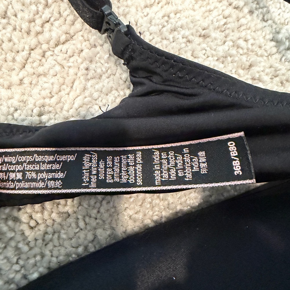Victoria Secret t-shirt lightly lined wireless bras in nude & black - Picture 4 of 6